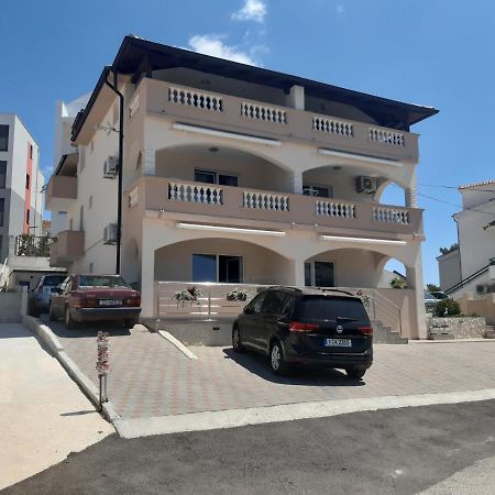 Apartmani Vera Примоштен Екстер'єр фото