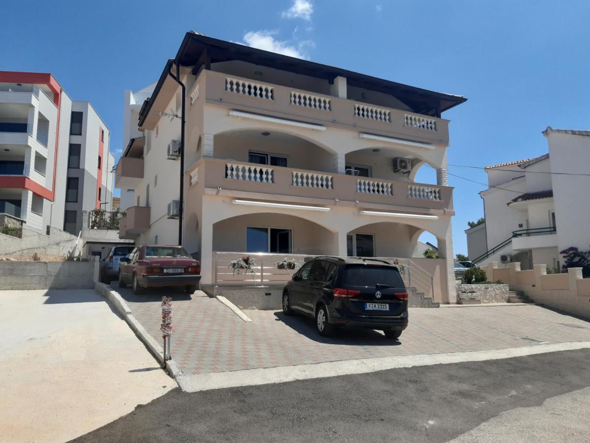Apartmani Vera Примоштен Екстер'єр фото