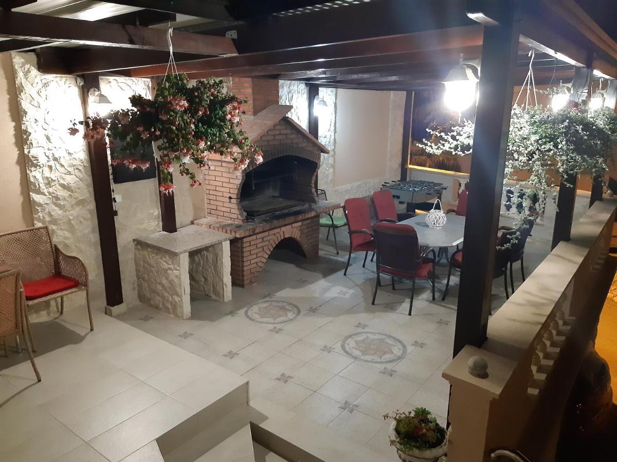 Apartmani Vera Примоштен Екстер'єр фото
