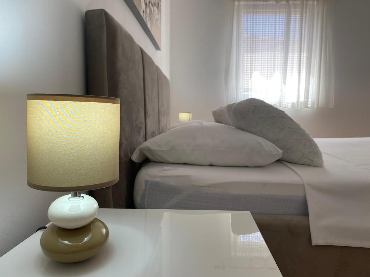 Apartmani Vera Примоштен Екстер'єр фото