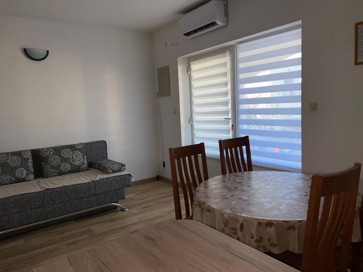 Apartmani Vera Примоштен Екстер'єр фото
