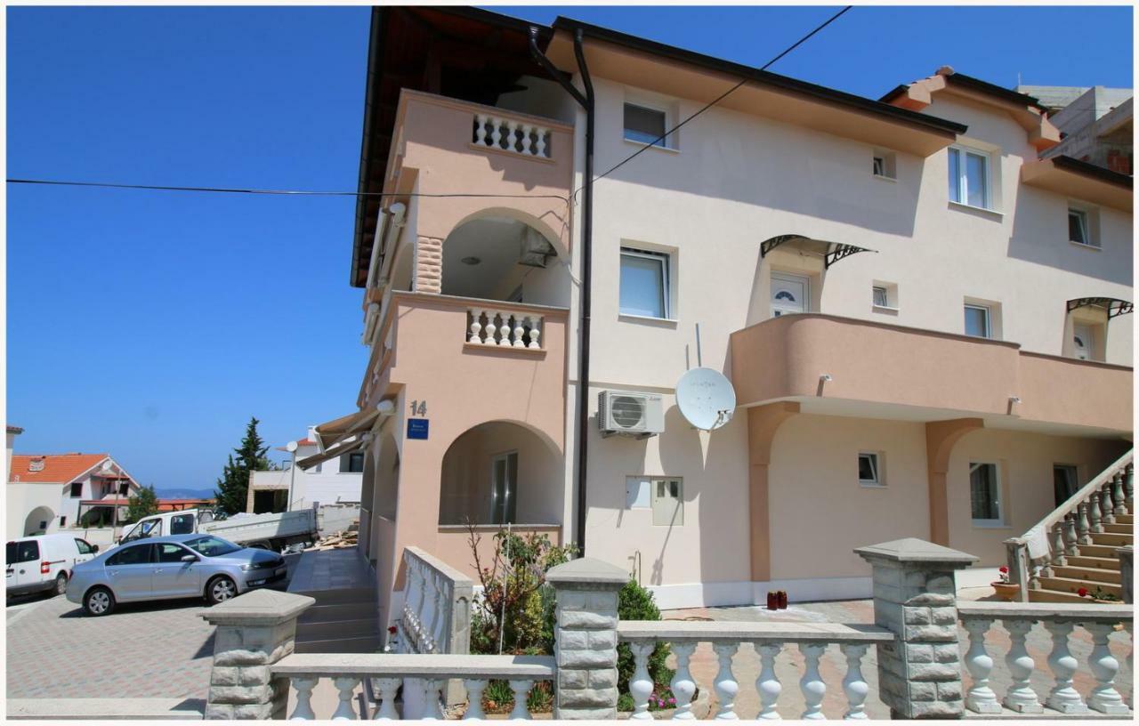Apartmani Vera Примоштен Екстер'єр фото