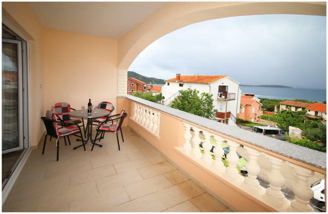 Apartmani Vera Примоштен Екстер'єр фото